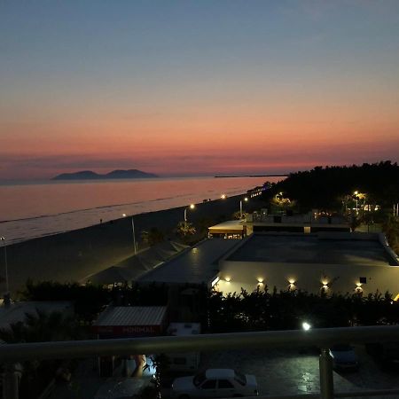 Corazon Guest House Vlorë Esterno foto