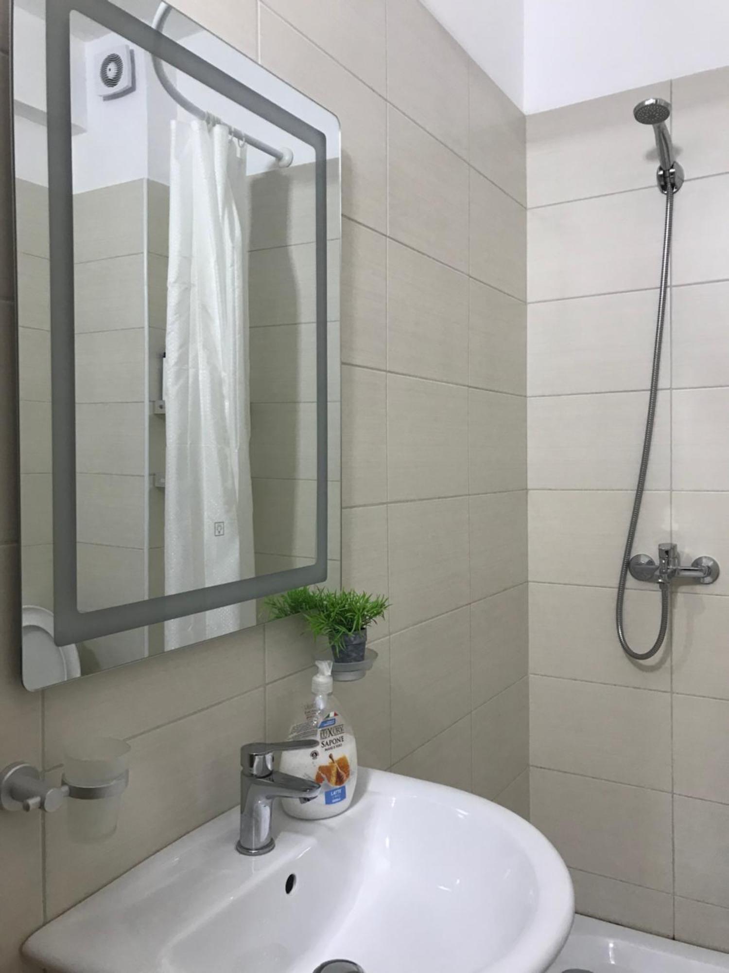 Corazon Guest House Vlorë Esterno foto