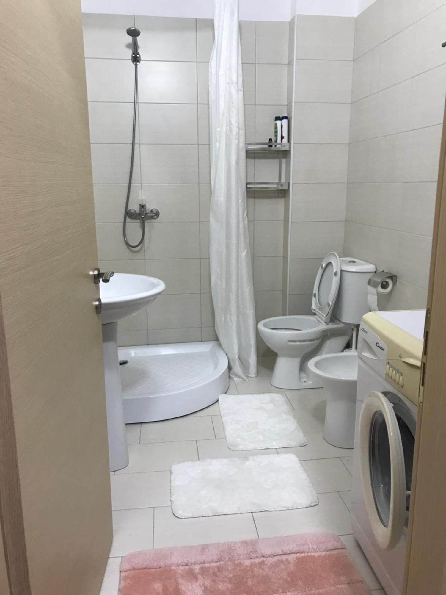 Corazon Guest House Vlorë Esterno foto