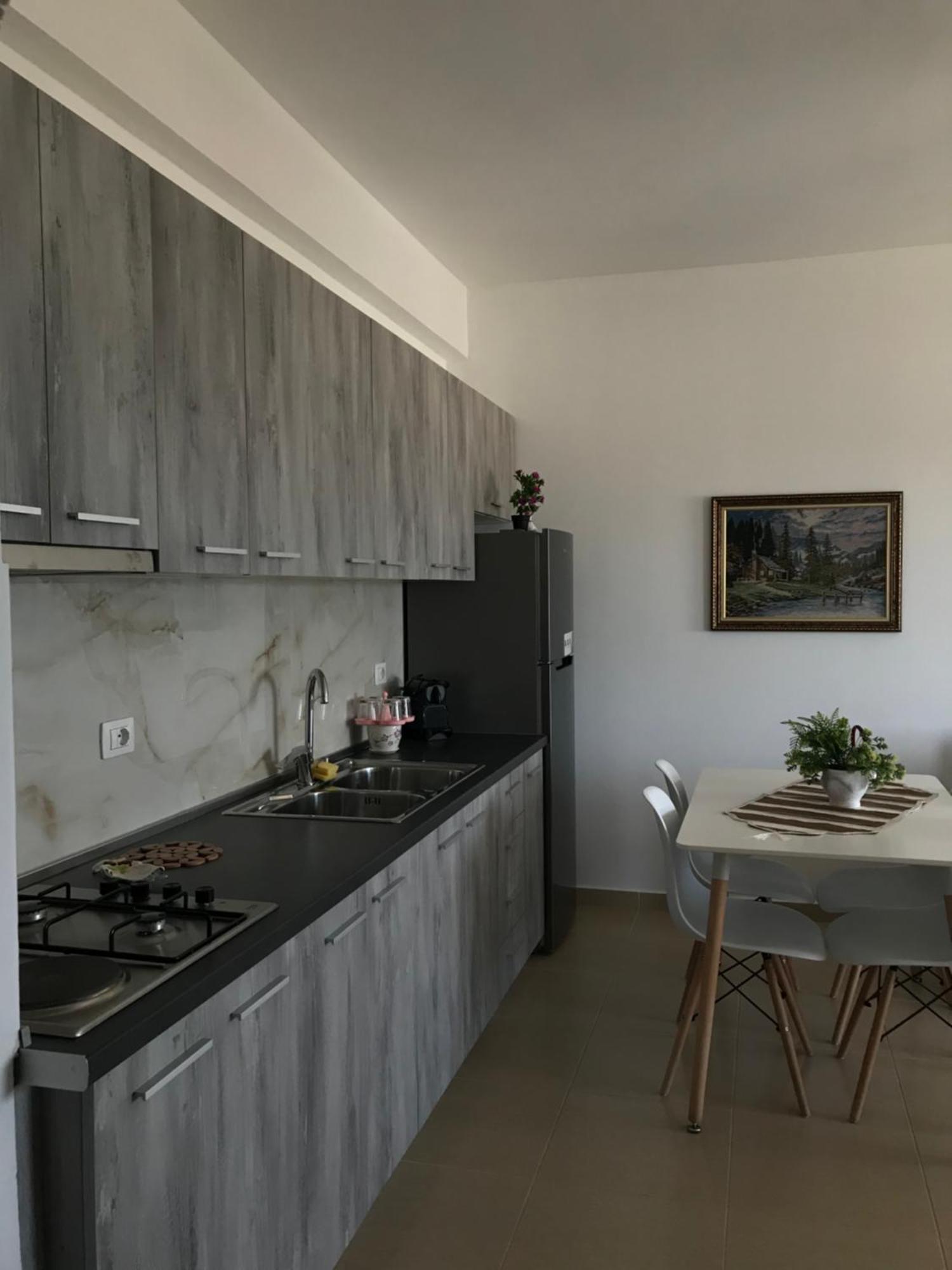 Corazon Guest House Vlorë Esterno foto
