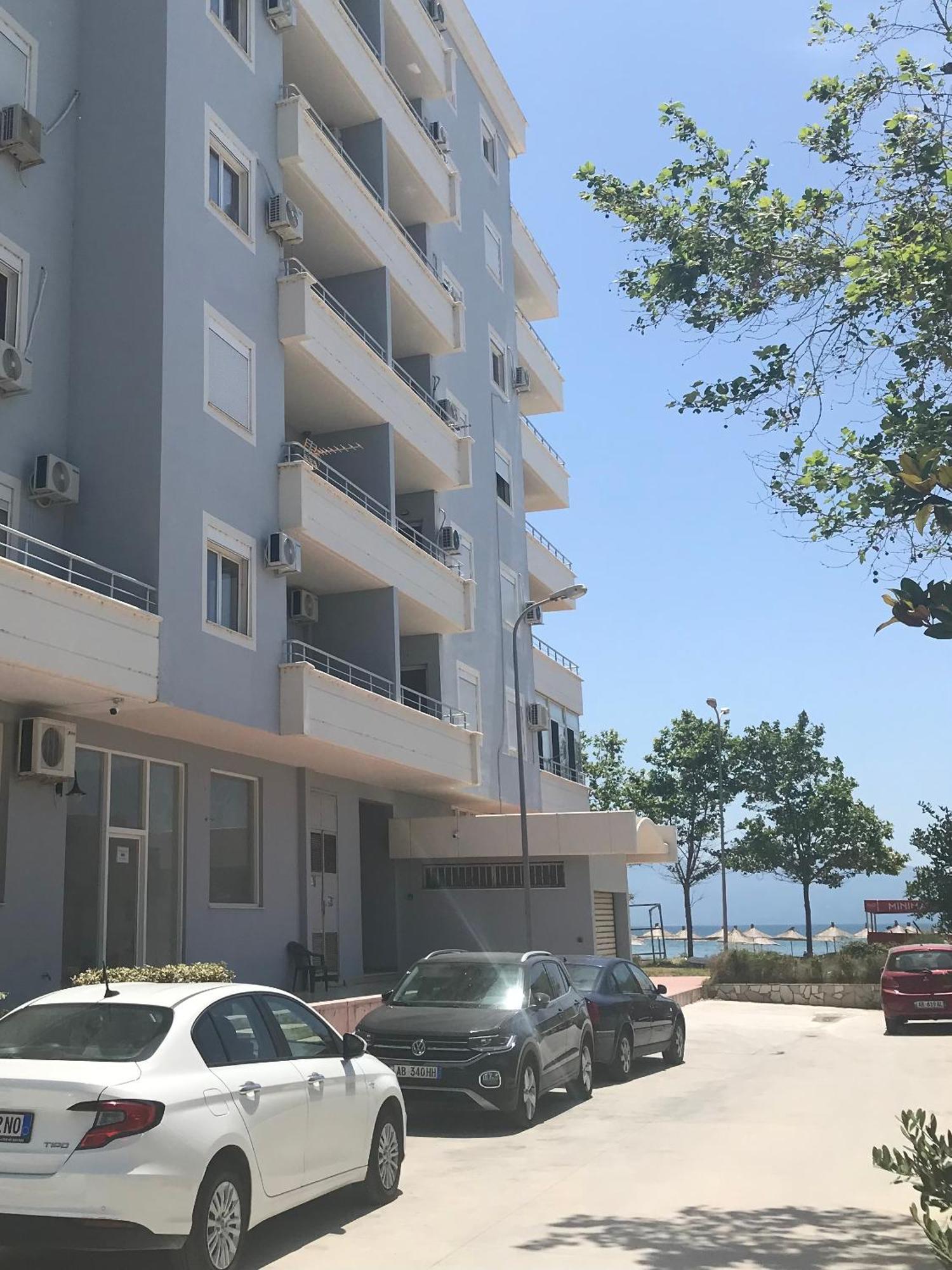 Corazon Guest House Vlorë Esterno foto