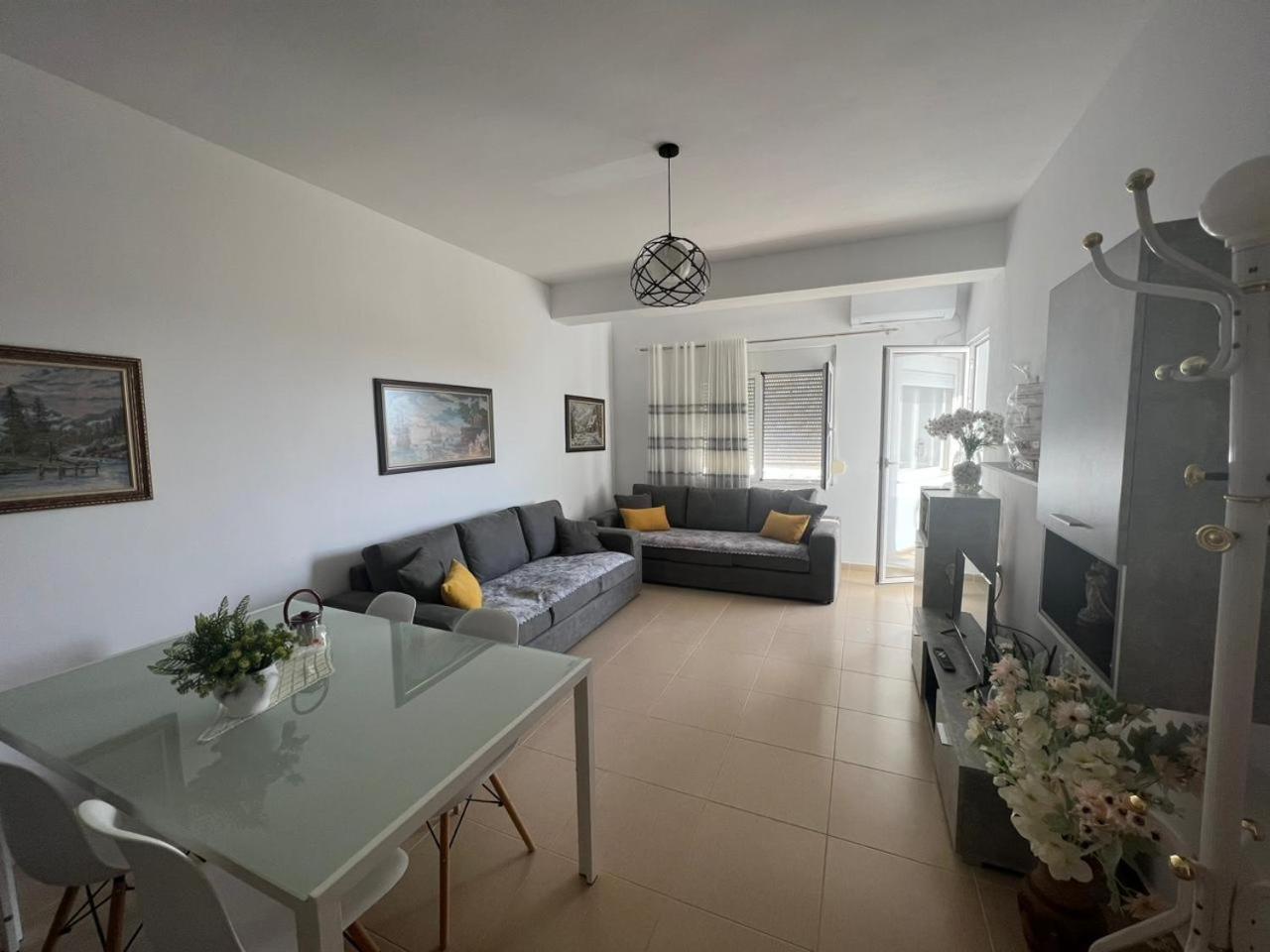 Corazon Guest House Vlorë Esterno foto