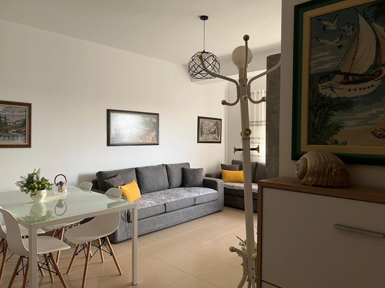 Corazon Guest House Vlorë Esterno foto