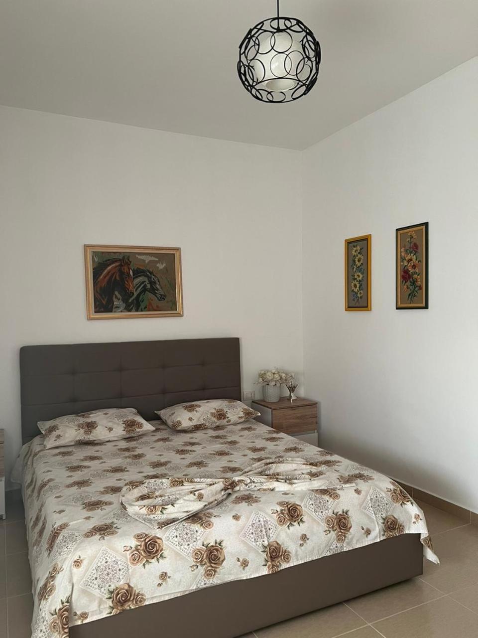 Corazon Guest House Vlorë Esterno foto