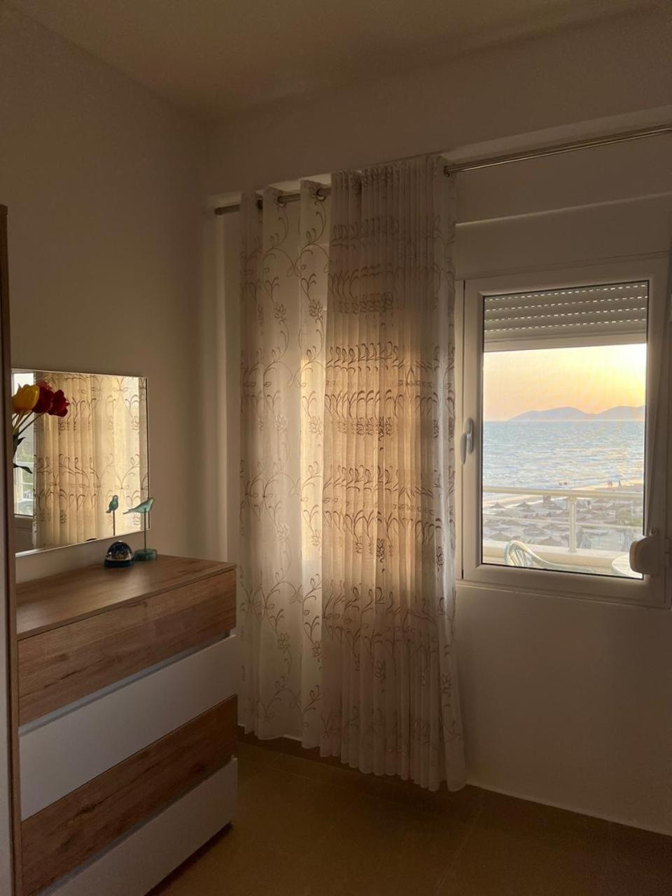 Corazon Guest House Vlorë Esterno foto